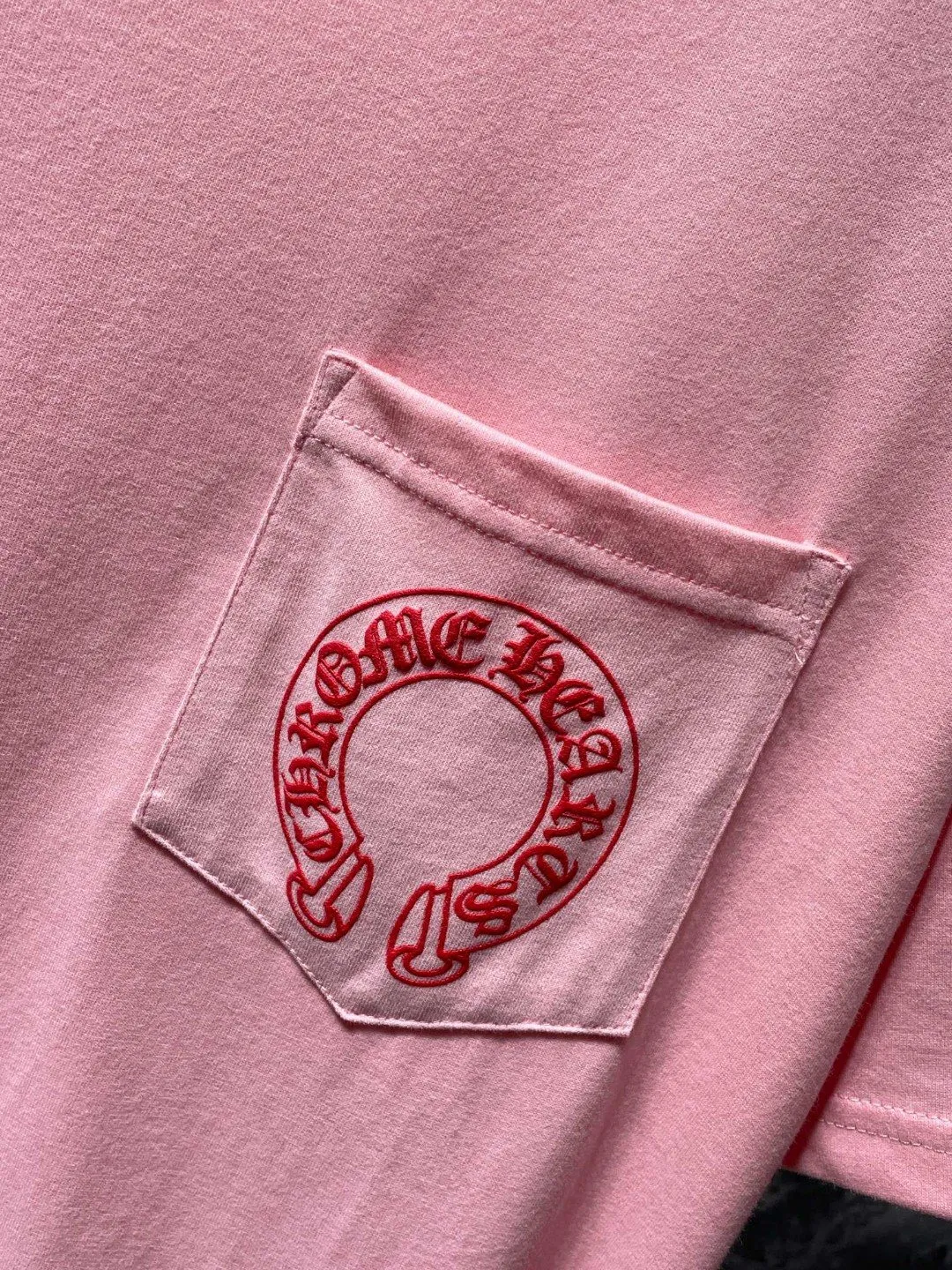 P140 ✨New arrival✨ Chrome Hearts 25ss High gram weight environmentally friendly high-quality top fabric 260g~270g Chrome classic phantom cross group red horse short sleeves Imported environmentally friendly glue printing and dyeing Counter synchronization 1:1 replica version 🌈Recommended colors: black white pink 🌈 Size: S, M, L, XL
